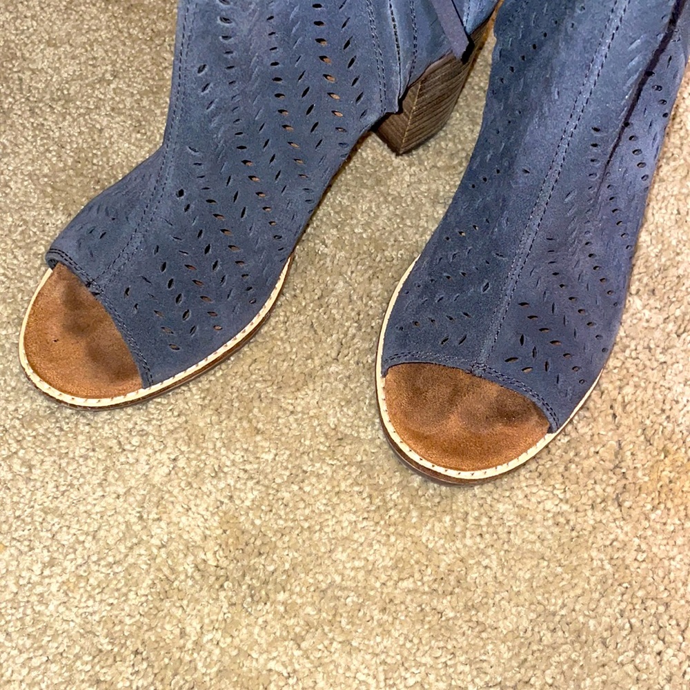 Open toe booties - Picture 2 of 5